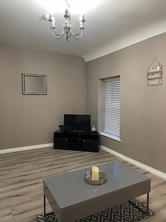 Heights View Apartment Londonderry ภายนอก รูปภาพ